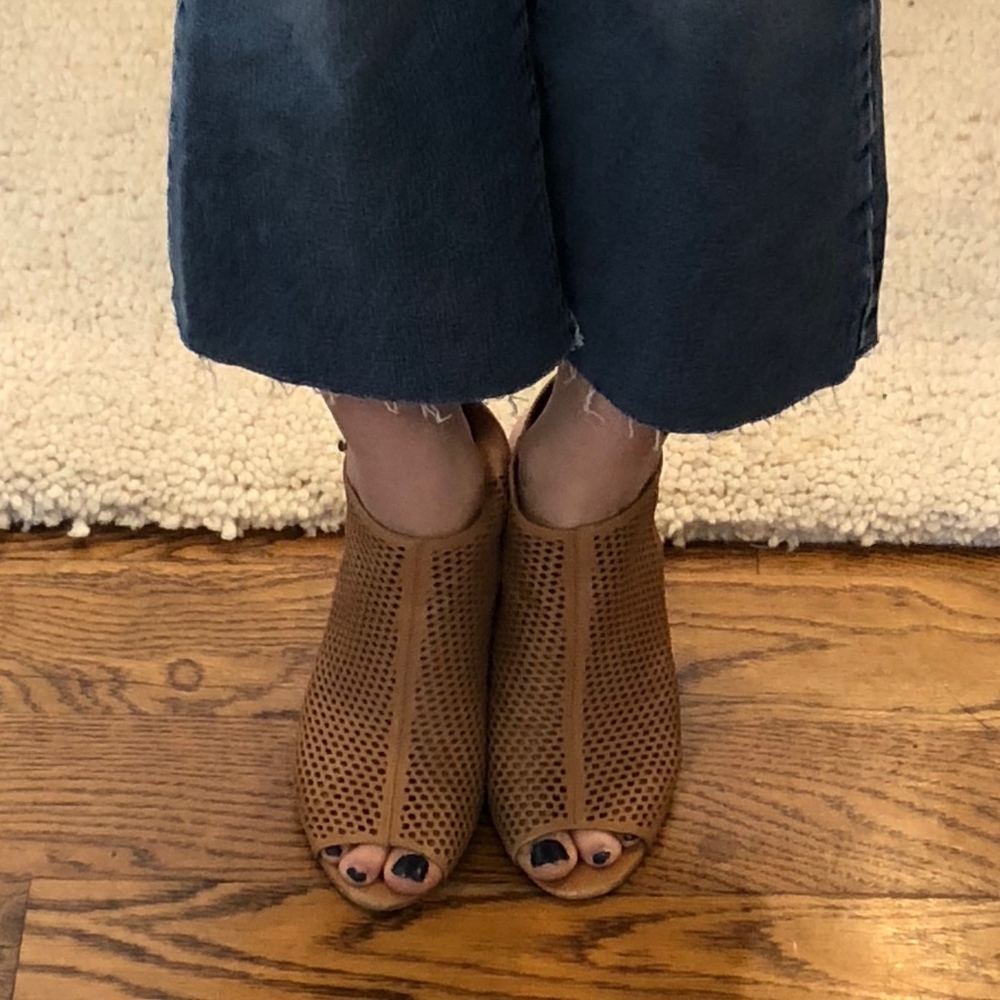 Vince Camuto open Peep-toe Summer Heel